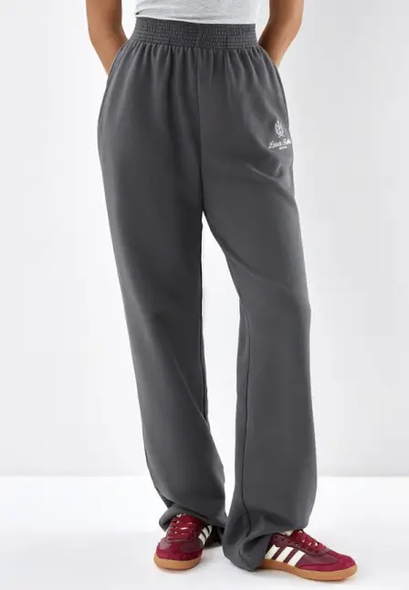 Брюки спортивные Gray Moss. Цвет: серый.