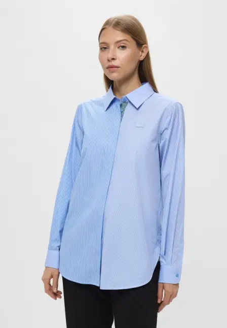 Рубашка Lacoste. Цвет: голубой.