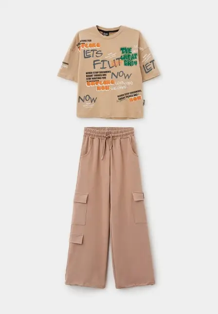Футболка и брюки Fashion X&S. Цвет: бежевый.
